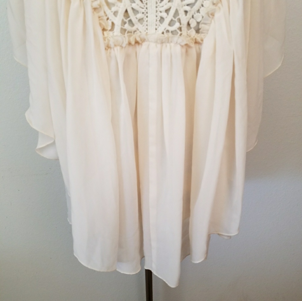 🦋 Victoria Secret Butterfly Sleeve Crochet Top - Picture 2 of 8